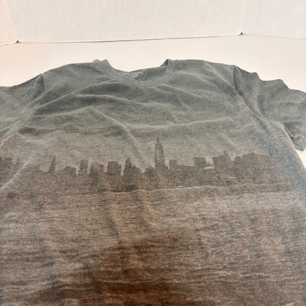American‎ Eagle Men Athletic Fit NYC Skyline Graphic T Washed Out L Urban Grunge - Picture 2 of 5